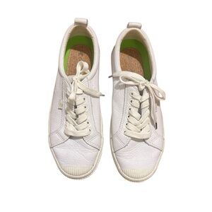 Cariuma Sustainable White Leather Sneakers Clean Aestheti, size 11